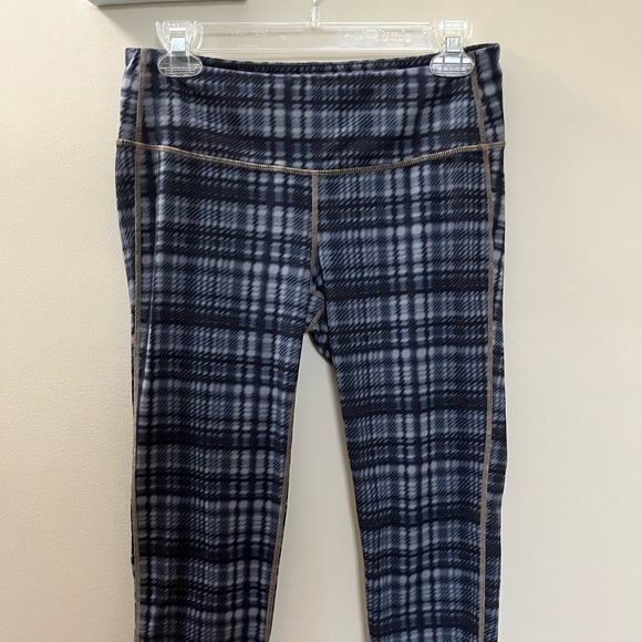Athleta Plaidness gray and black Capri leggings - Picture 1 of 7